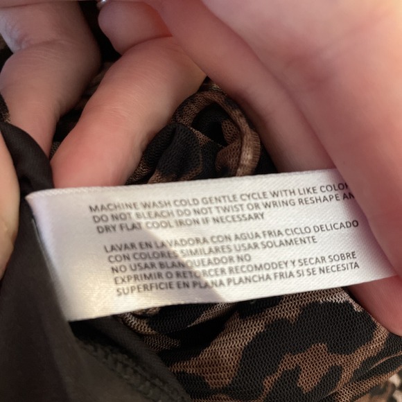 A Love Story Size 1x Lined Flowy Leopard Print Blouse Relaxed Sheer Flowy Arms - Picture 8 of 10